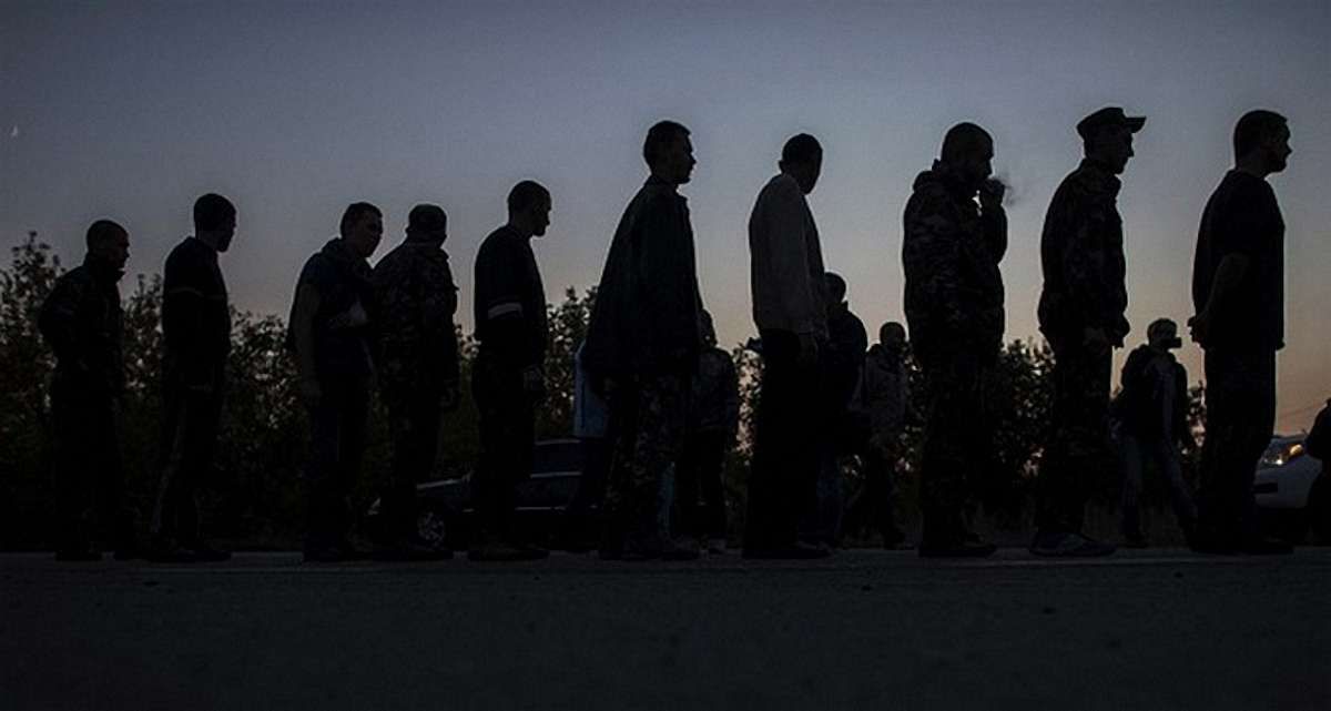 Порошенко заявив про звільнення з полону 12 військовослужбовців