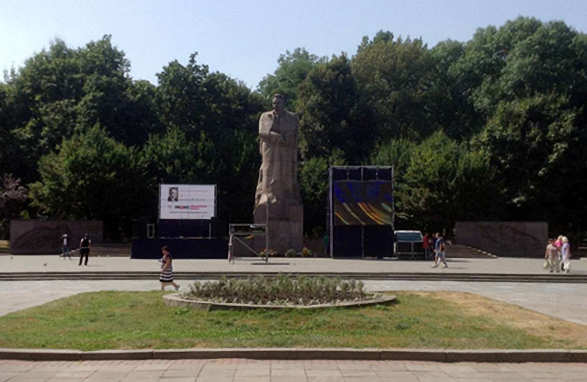 Ляшко у Львові без дозволу встановив сцену для мітингу