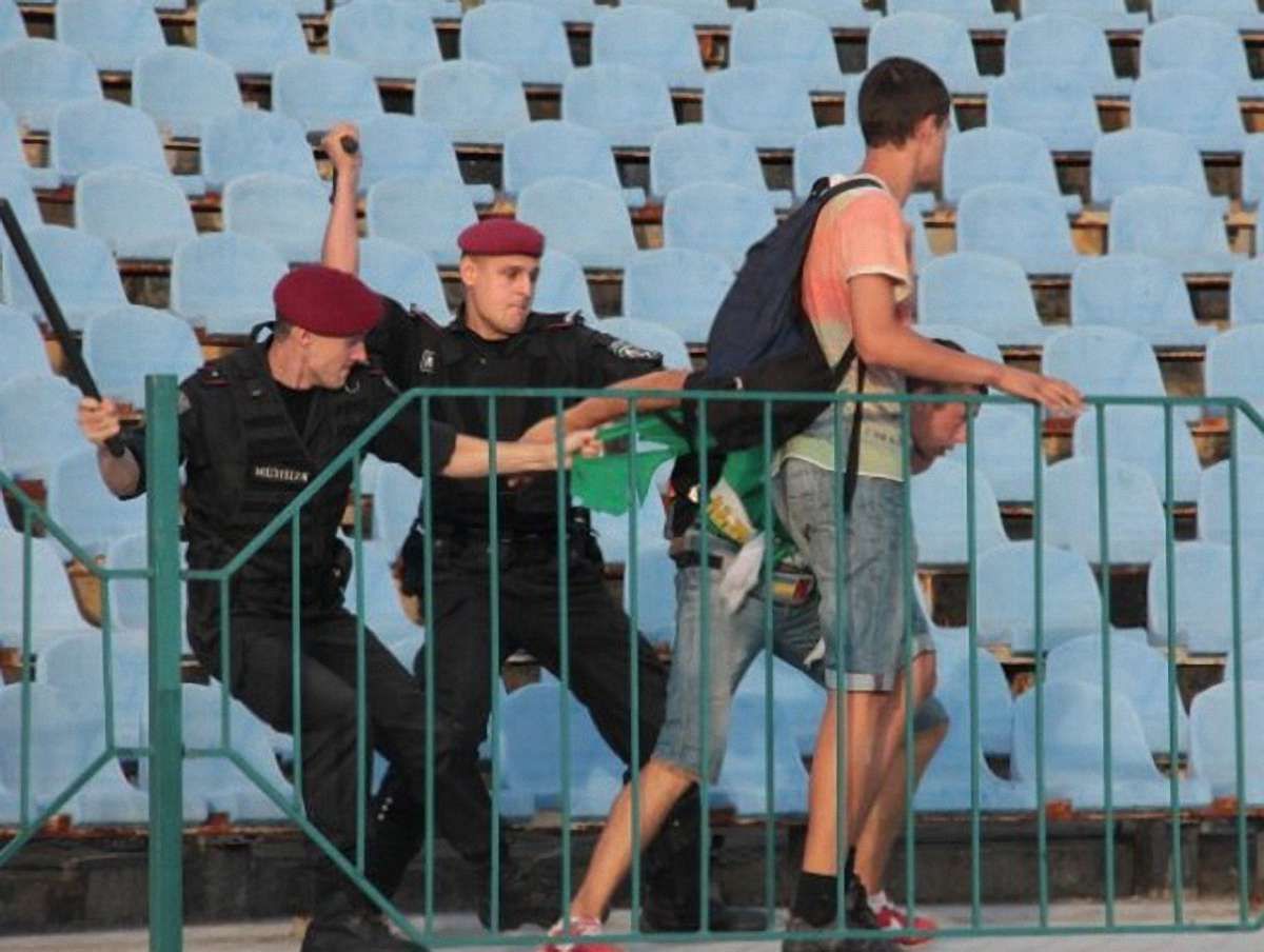 Футбольні ультрас звернулися до Арсена Авакова через побиття силовиками фанатів
