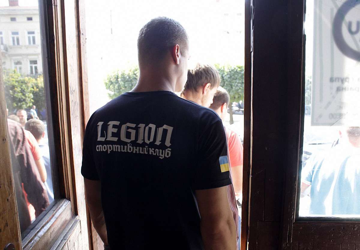 Прес-конференцію «Розвитку громади» охороняли 20 «бійців» клубу «Легіон»
