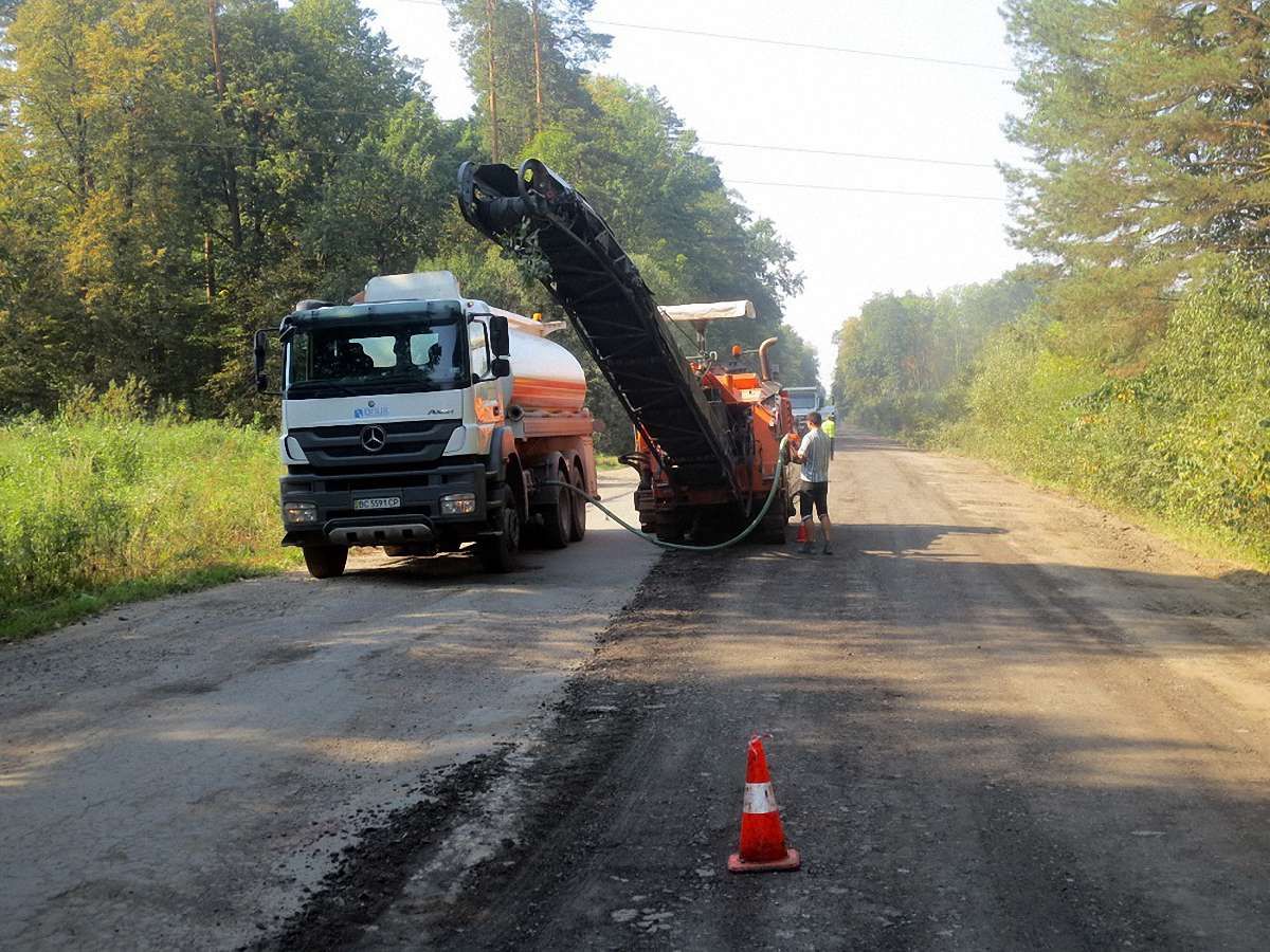 Ремонт траси Львів-Радехів-Луцьк продовжили