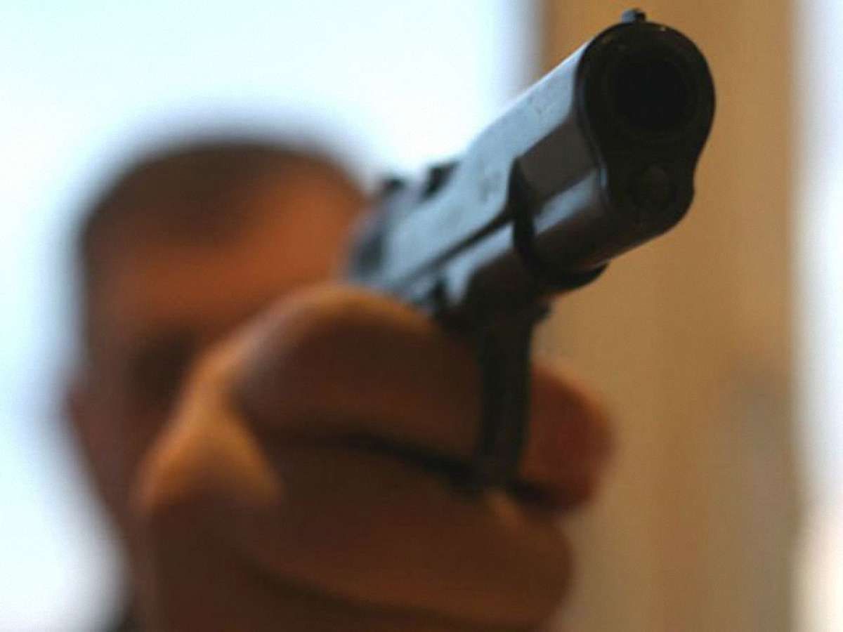 Охоронець мера Винників погрожував пістолетом шеф-редактору місцевої газети