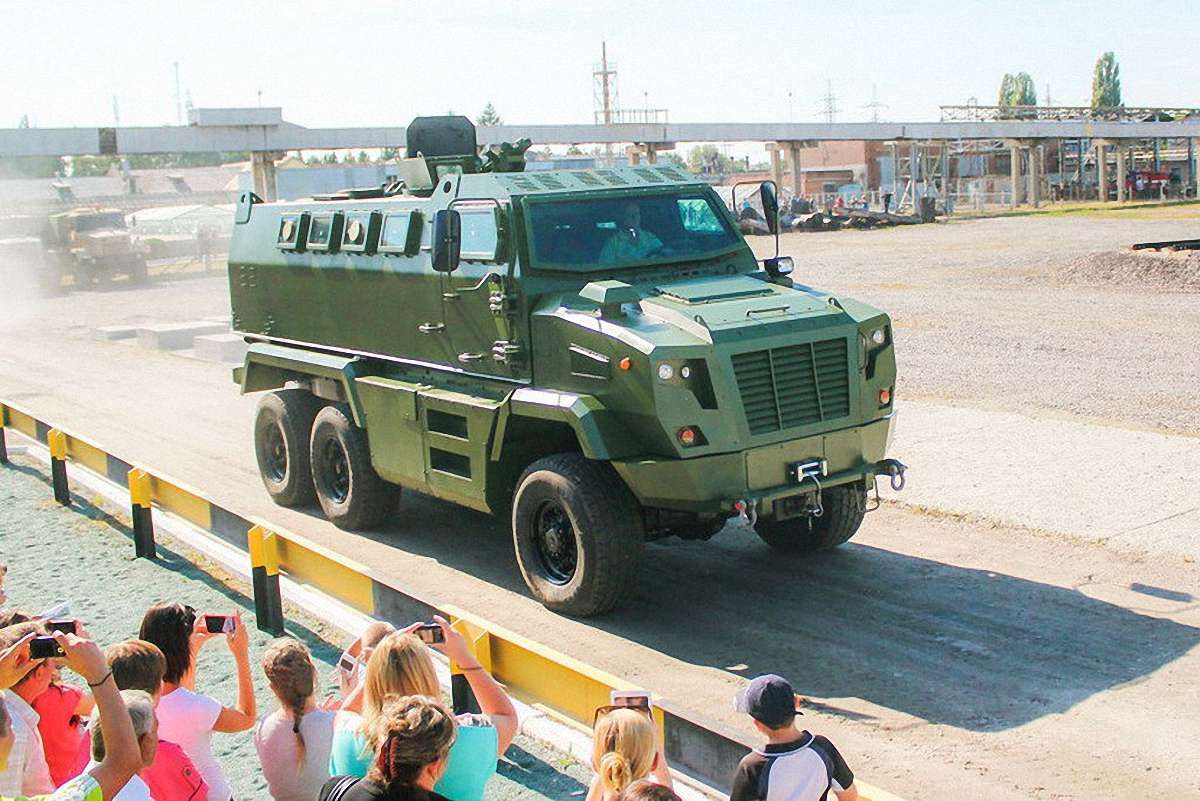 В Україні представили бронеавтомобіль КрАЗ Feona