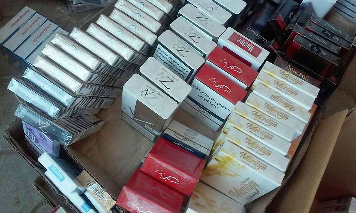 У Маріуполі викрили склади контрабандних російських цигарок