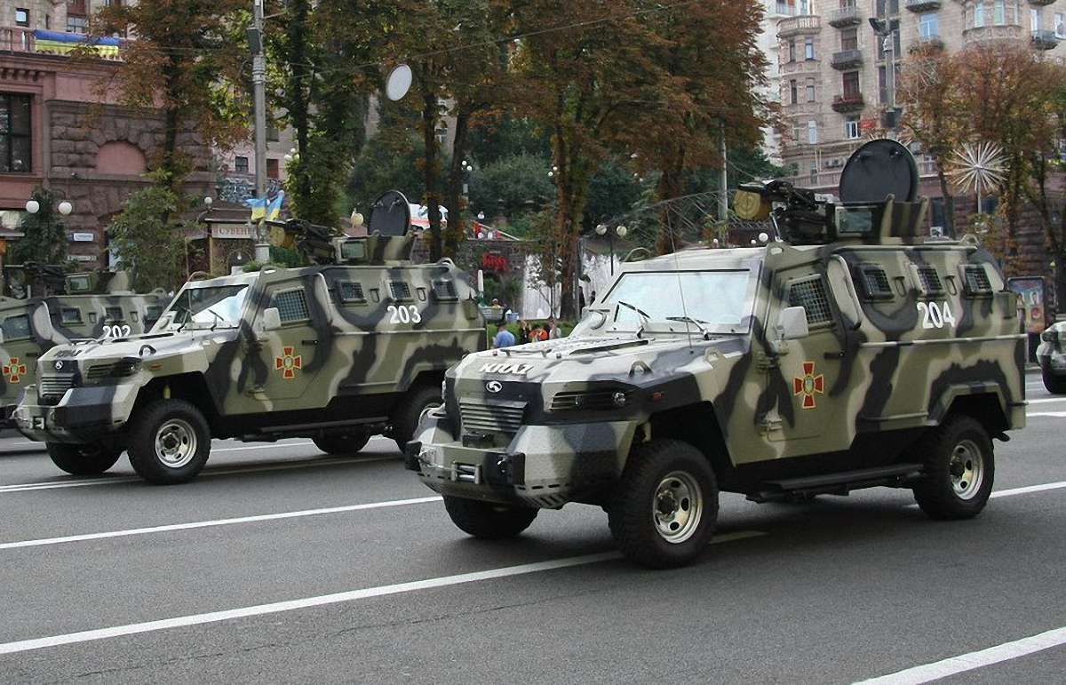 Центр Києва патрулюватимуть на броньованих автомобілях