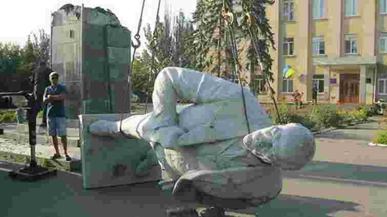 На Луганщині демонтували більше ста комуністичних пам’ятників