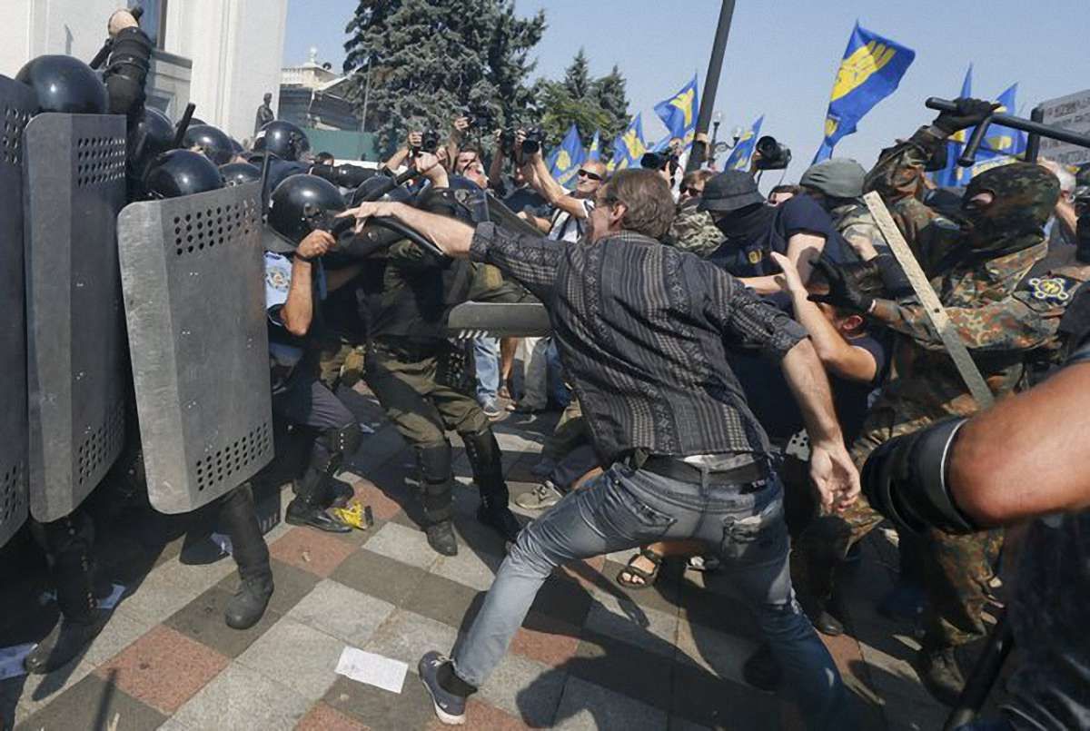 18 учасникам сутичок під Верховною Радою оголошено підозри у скоєнні злочину