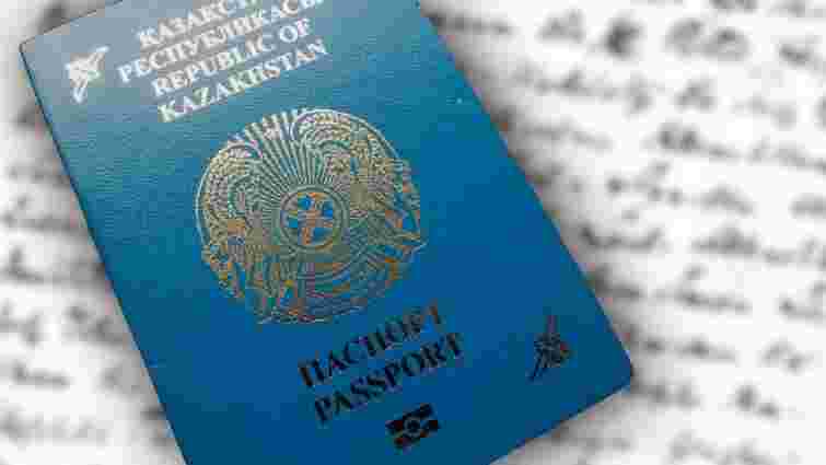 У казахських паспортах з'являться цитати президента Назарбаєва