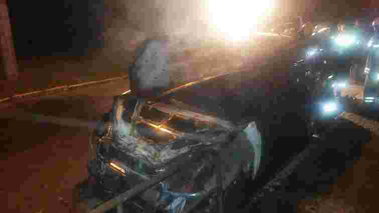 Вночі на Сихові у Львові згоріли два автомобілі