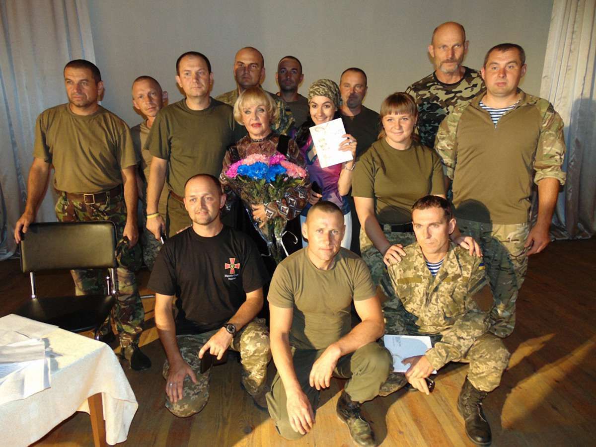 Ада Роговцева відвідала десантників в зоні АТО