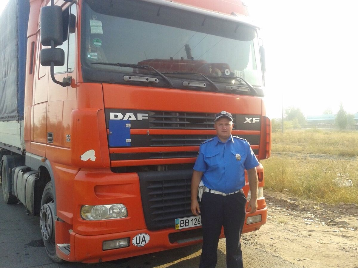 На блокпосту в Луганській області правоохоронці затримали викрадену вантажівку