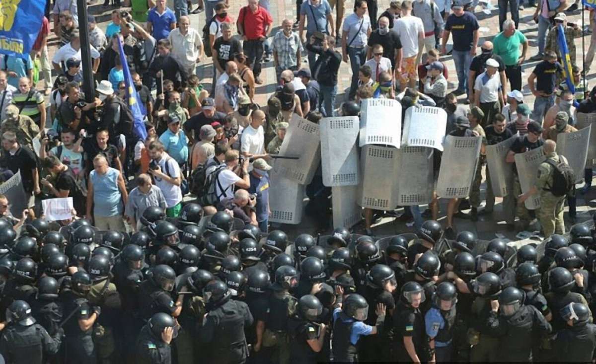 «Свободівцям» Швайці та Сиротюку оголосили підозру в організації сутичок під ВР