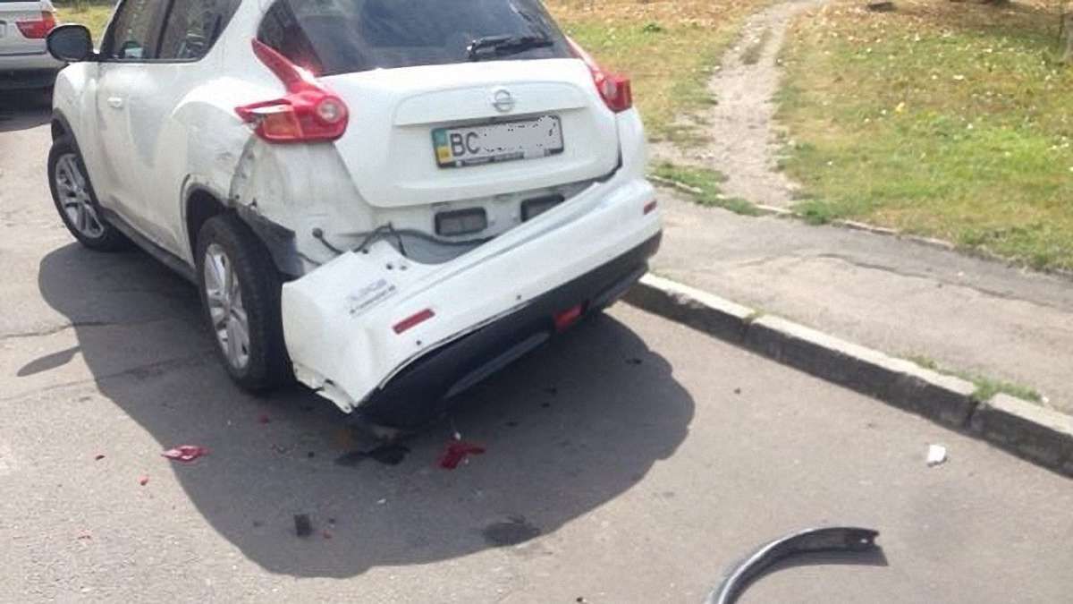 У Львові активісти наздогнали водія вантажівки, який не помітив скоєне ним ДТП