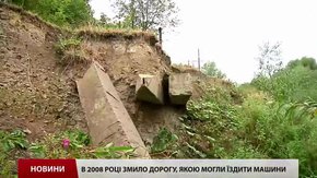 У Дрогобичі річка руйнує дороги та городи