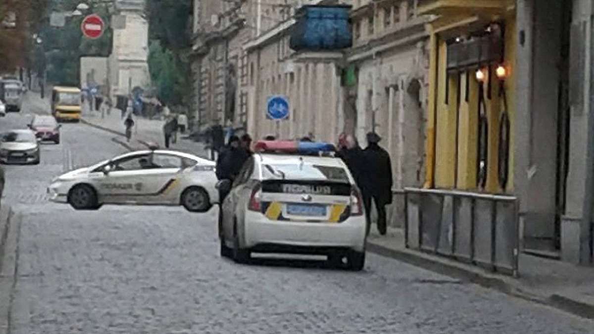 На Коперника у Львові затримали чоловіка зі зброєю