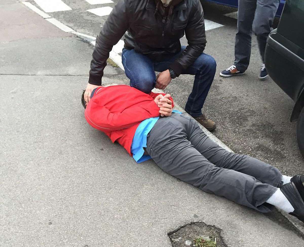 На хабарі затримали двох високопосадовців Державної міграційної служби