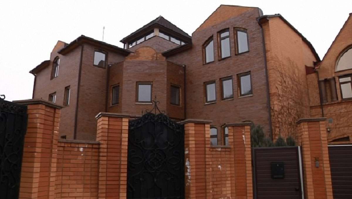 Будинок Януковича у Києві виставили на продаж  за ₴29 млн