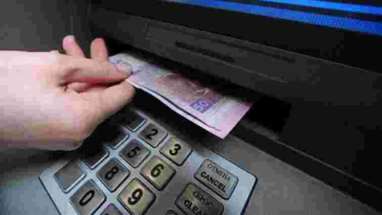 Шахраї вивели понад ₴500 мільйонів з банківських карток українців