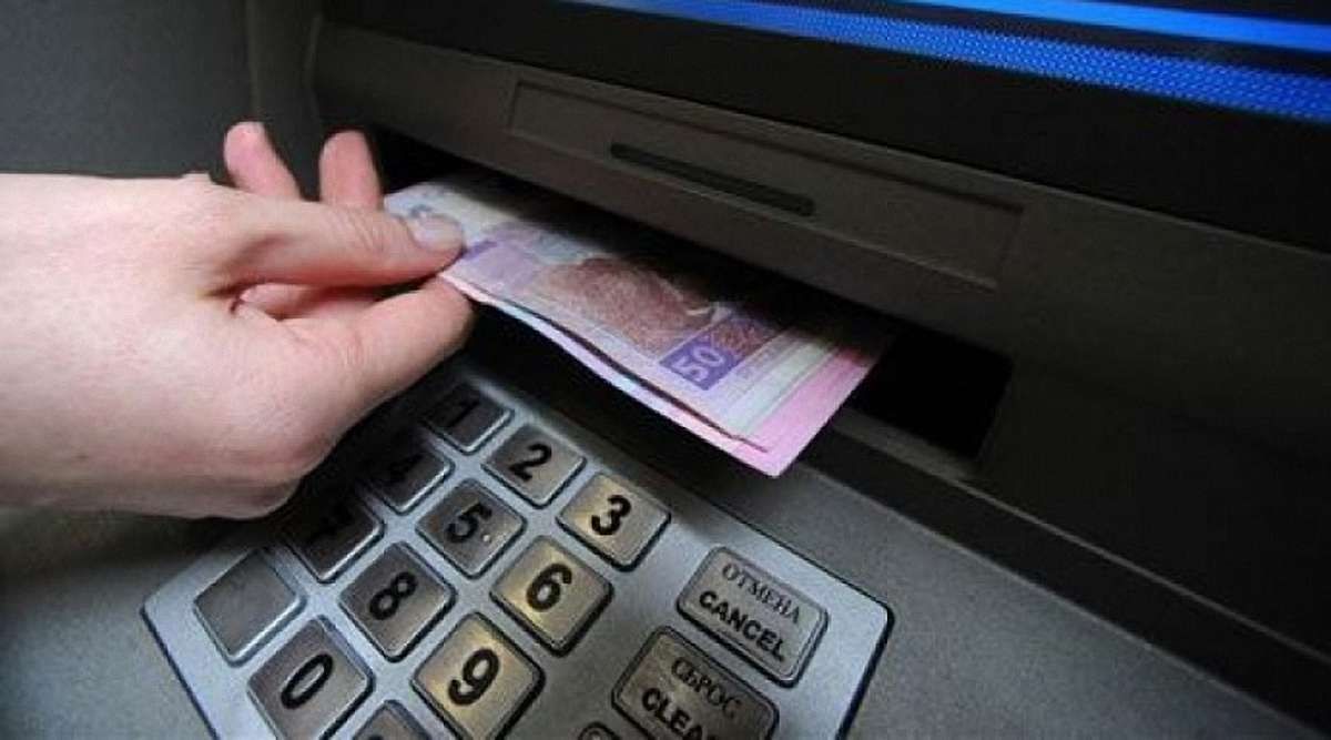 Шахраї вивели понад ₴500 мільйонів з банківських карток українців