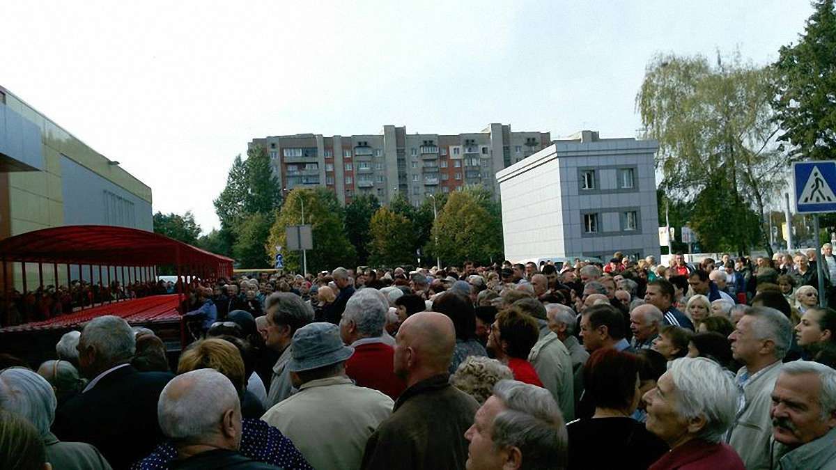 Львів’яни влаштували «чорну п’ятницю» на відкритті нового «Ашану»