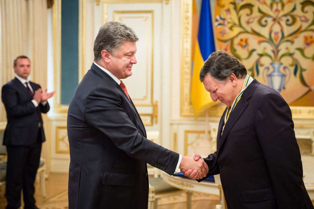 Порошенко вручив орден Свободи екс-президентові Єврокомісії Жозе Мануелю Баррозу