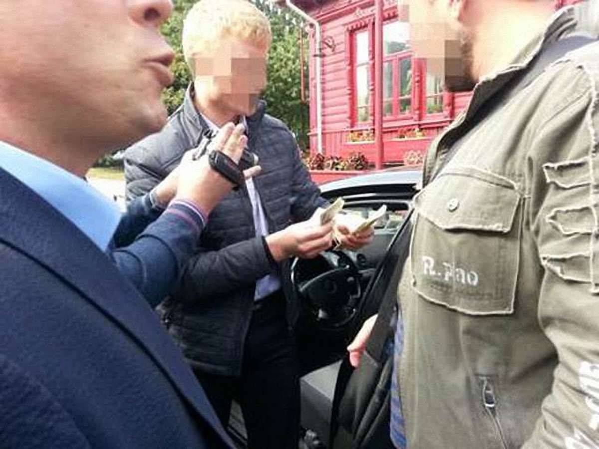 Депутата Чернігівської міськради затримали на хабарі