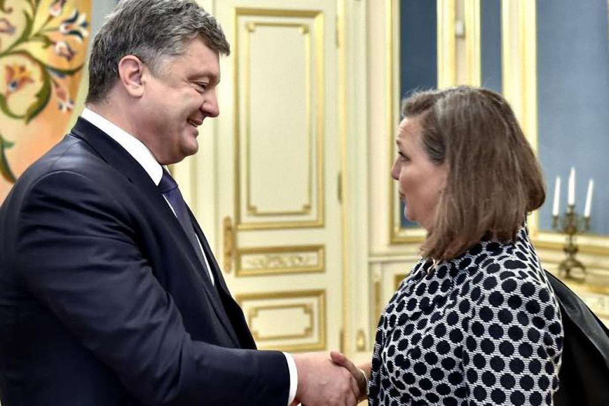Порошенко і Нуланд обговорили в Києві можливість збільшення фінансової допомоги Україні