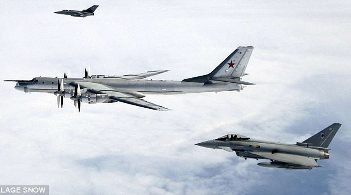 Британські ВПС перехопили два російських бомбардувальники біля Шотландії