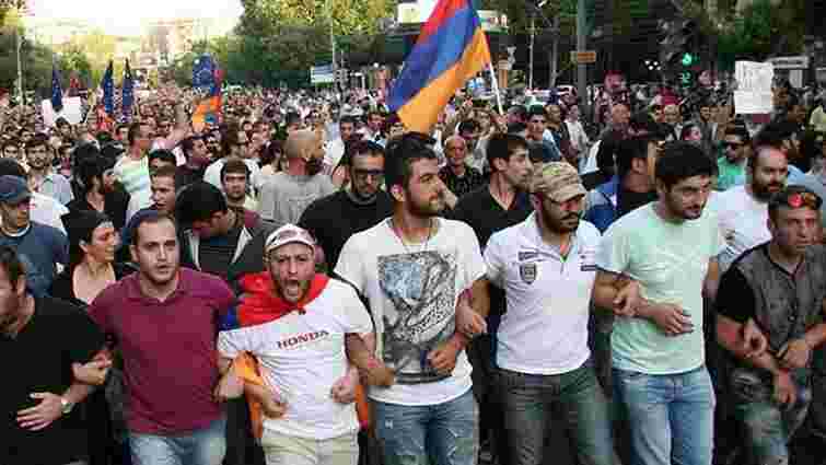 У Єревані поліція розігнала протестуючих проти подорожчання електроенергії