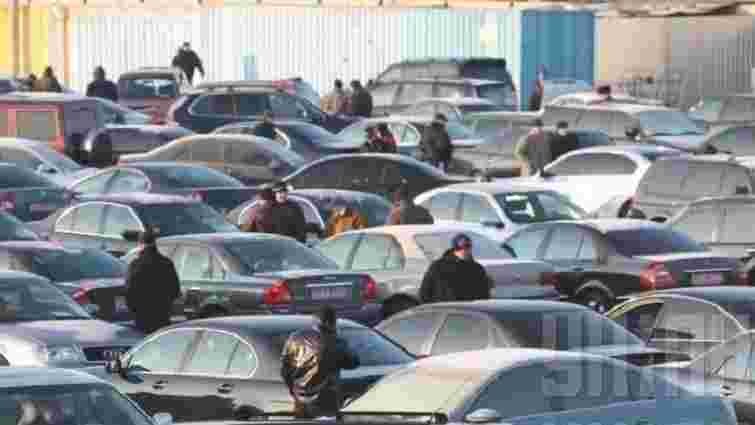 З 30 вересня Україна скасовує спецмита на імпортні авто