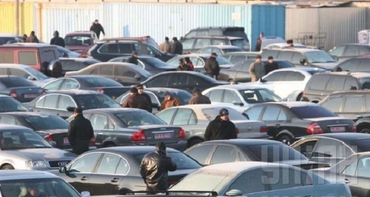 З 30 вересня Україна скасовує спецмита на імпортні авто