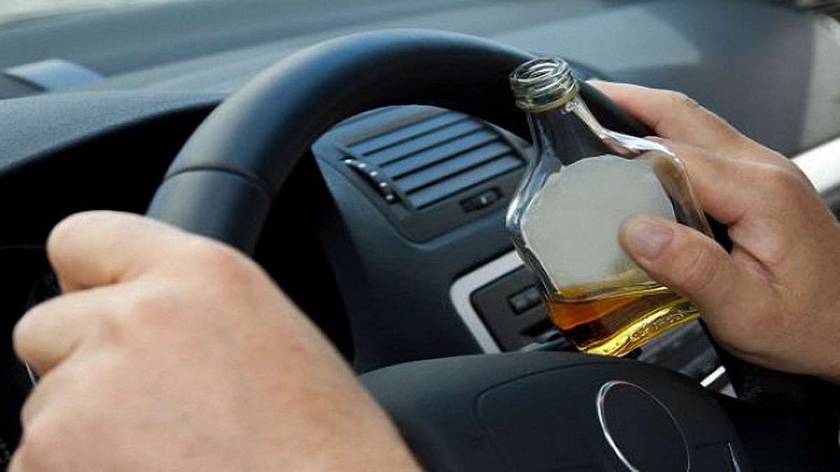 У Львові затримали за кермом п’яного начальника ДАІ Радехівського району