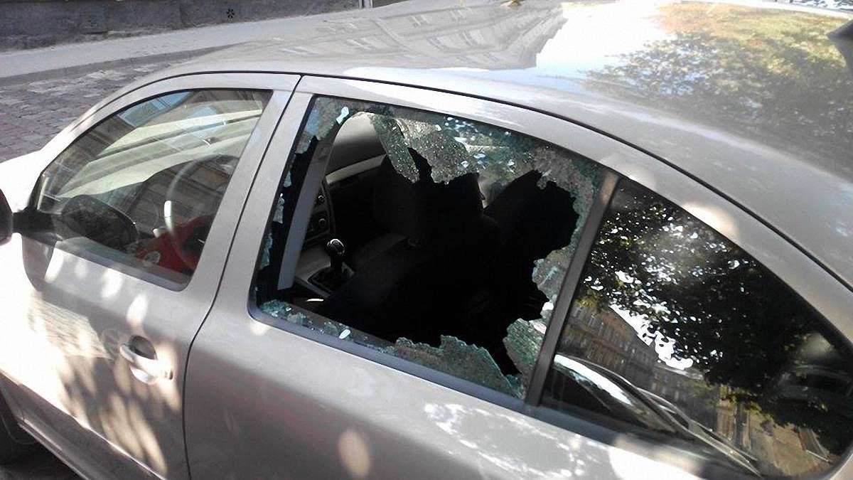У Львові обікрали автомобіль відомого радіоведучого