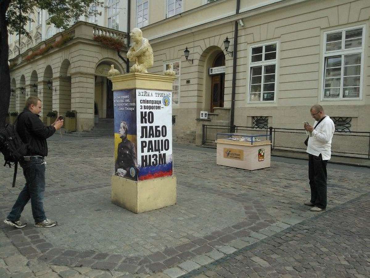 У Львові на Площі Ринок встановили «стовп ганьби»