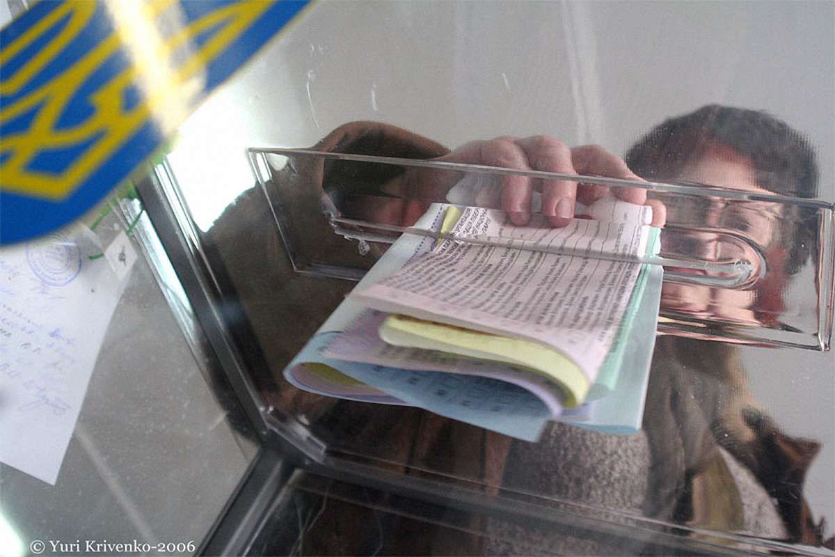Дозвіл спостерігати за місцевими виборами в Україні вже отримали 58 організацій