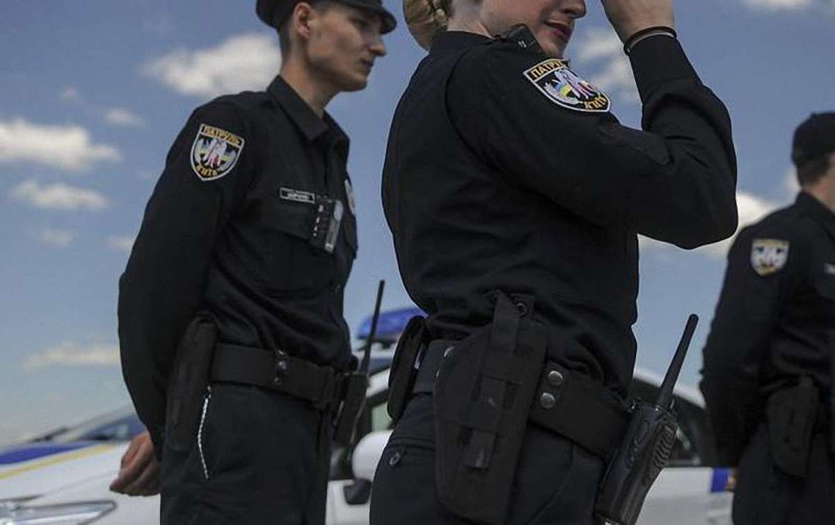 У Києві поліція затримала міліціонерів, які намагалися підкинути наркотики підліткам