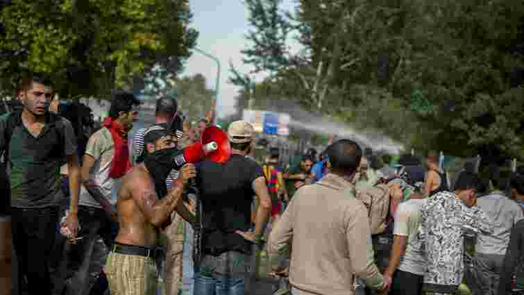 Угорська поліція застосувала сльозогінний газ проти мігрантів