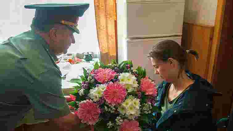 Міністр оборони нагородив волонтерку зі Львівщини, яка втратила обидві ноги у зоні АТО