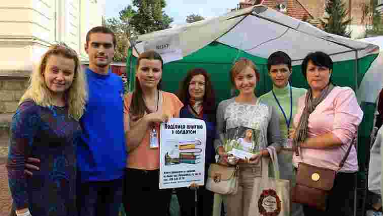 На Форумі видавців у Львові зібрали понад тисячу книжок для поранених бійців АТО