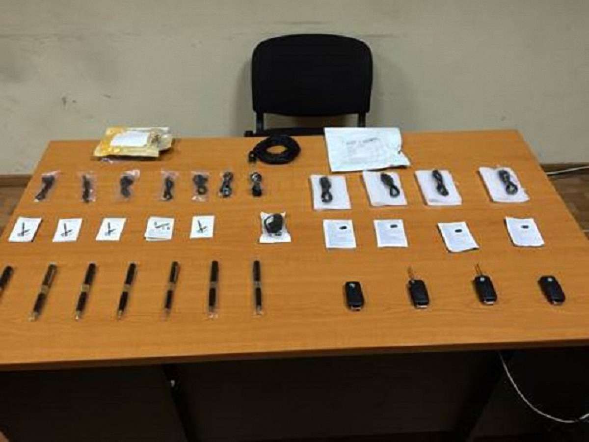 СБУ спіймала в Дніпродзержинську чоловіка за контрабанду шпигунської техніки (відео)
