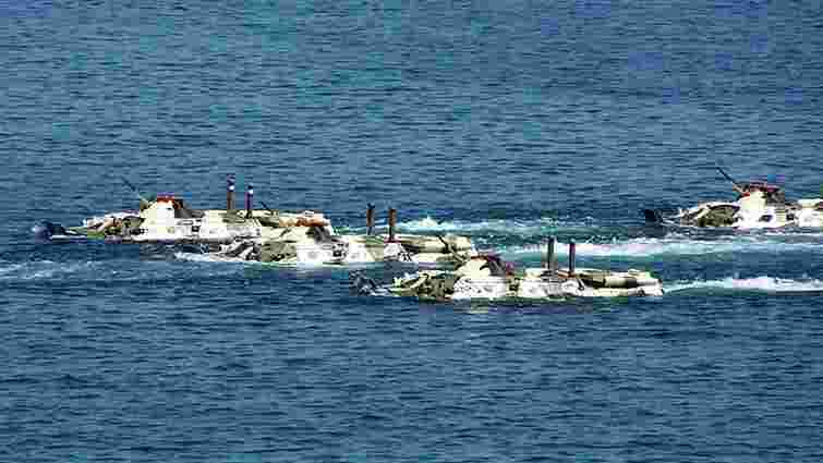 У Каспійському морі затонули чотири БТР російського виробництва з екіпажами