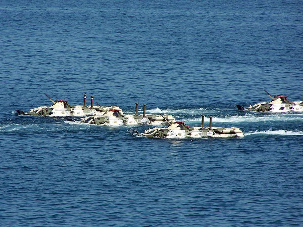 У Каспійському морі затонули чотири БТР російського виробництва з екіпажами