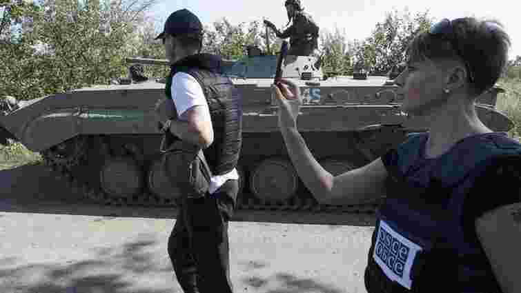 Спостерігачі ОБСЄ зафіксували танки і «Гради» бойовиків біля лінії розмежування