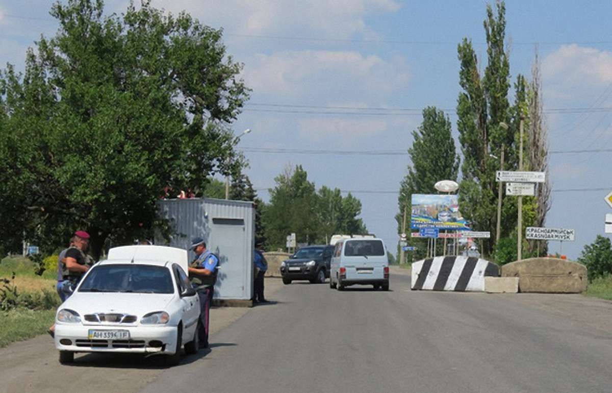 Правоохоронці вилучили вибухівку на блокпосту в Красноармійську
