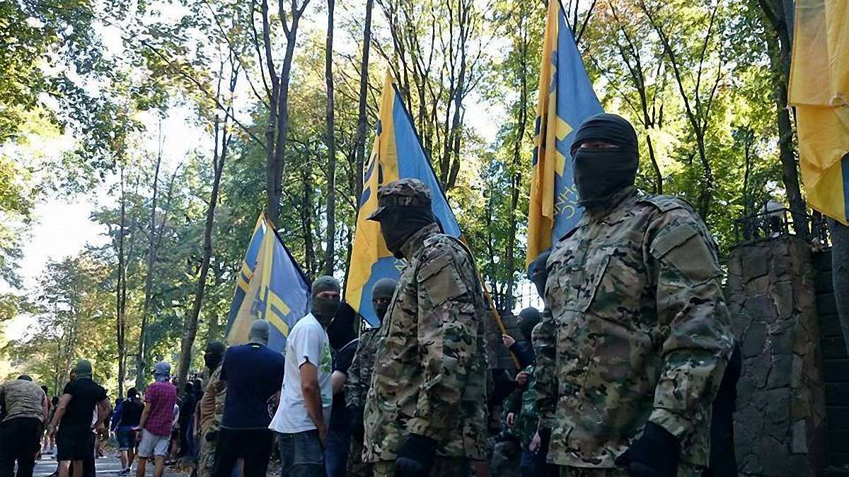 Міліція порушила справу проти активістів за напад на будинок Добкіна в Харкові
