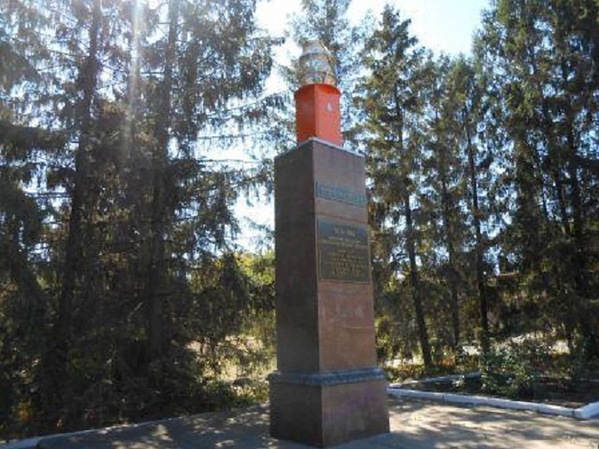 На Харківщині знесли бюст Дзержинського