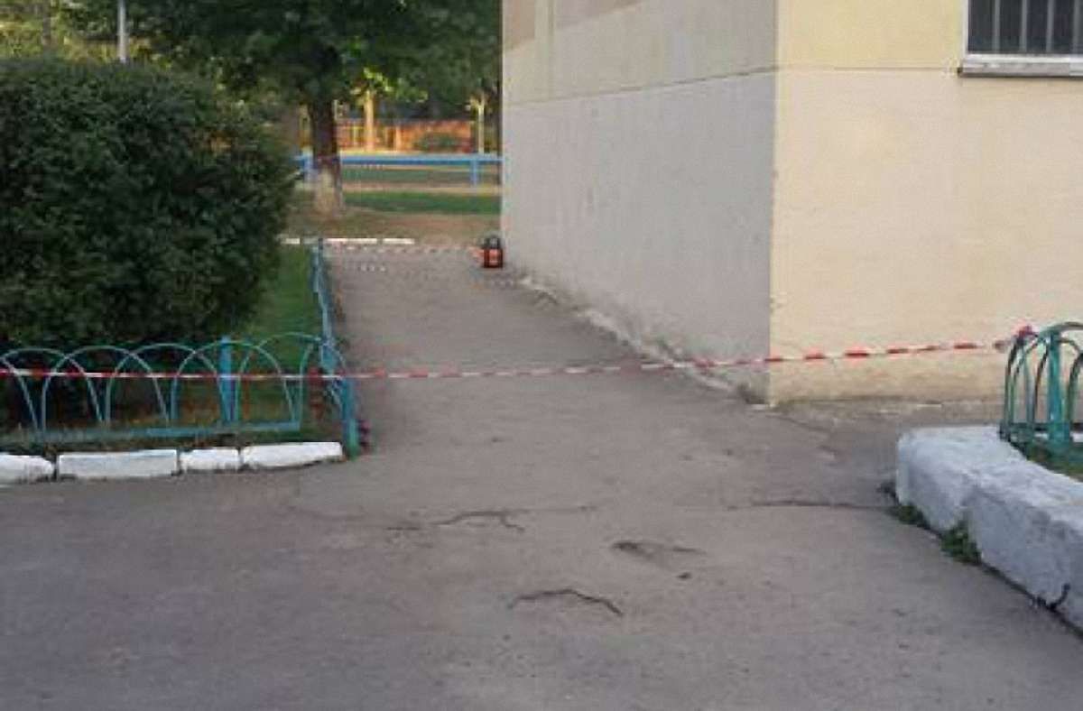 Через підозрілий портфель до львівської школи викликали вибухотехніків