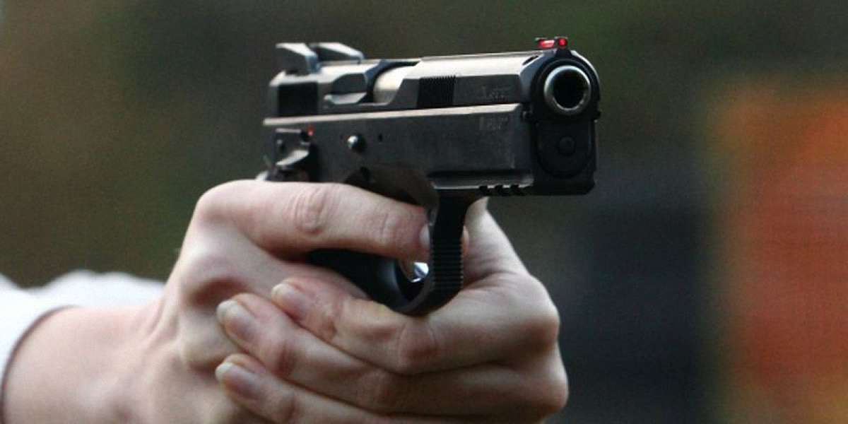 На дитячому майданчику в Одесі застрелили чоловіка