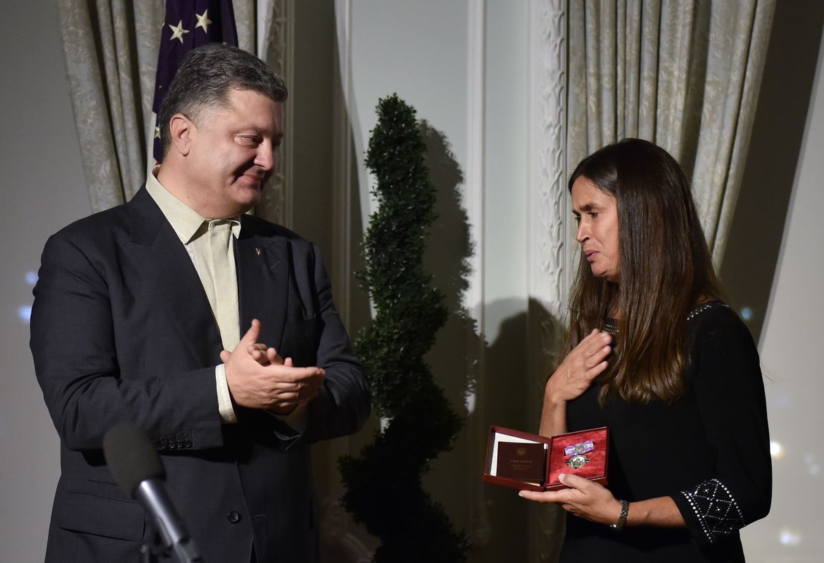 Порошенко посмертно нагородив добровольця АТО зі США