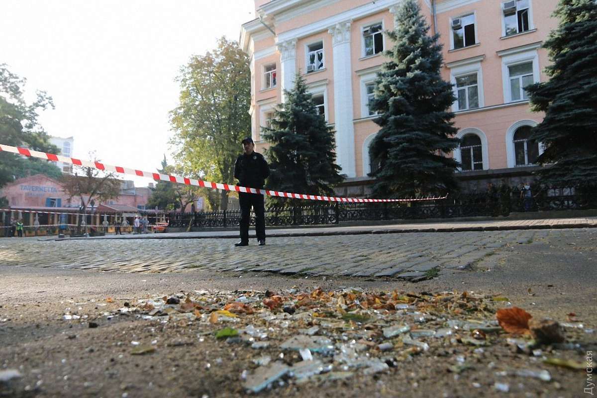 Біля будівлі Одеської СБУ завжди чергували міліціонери, які перед терактом зникли– очевидці